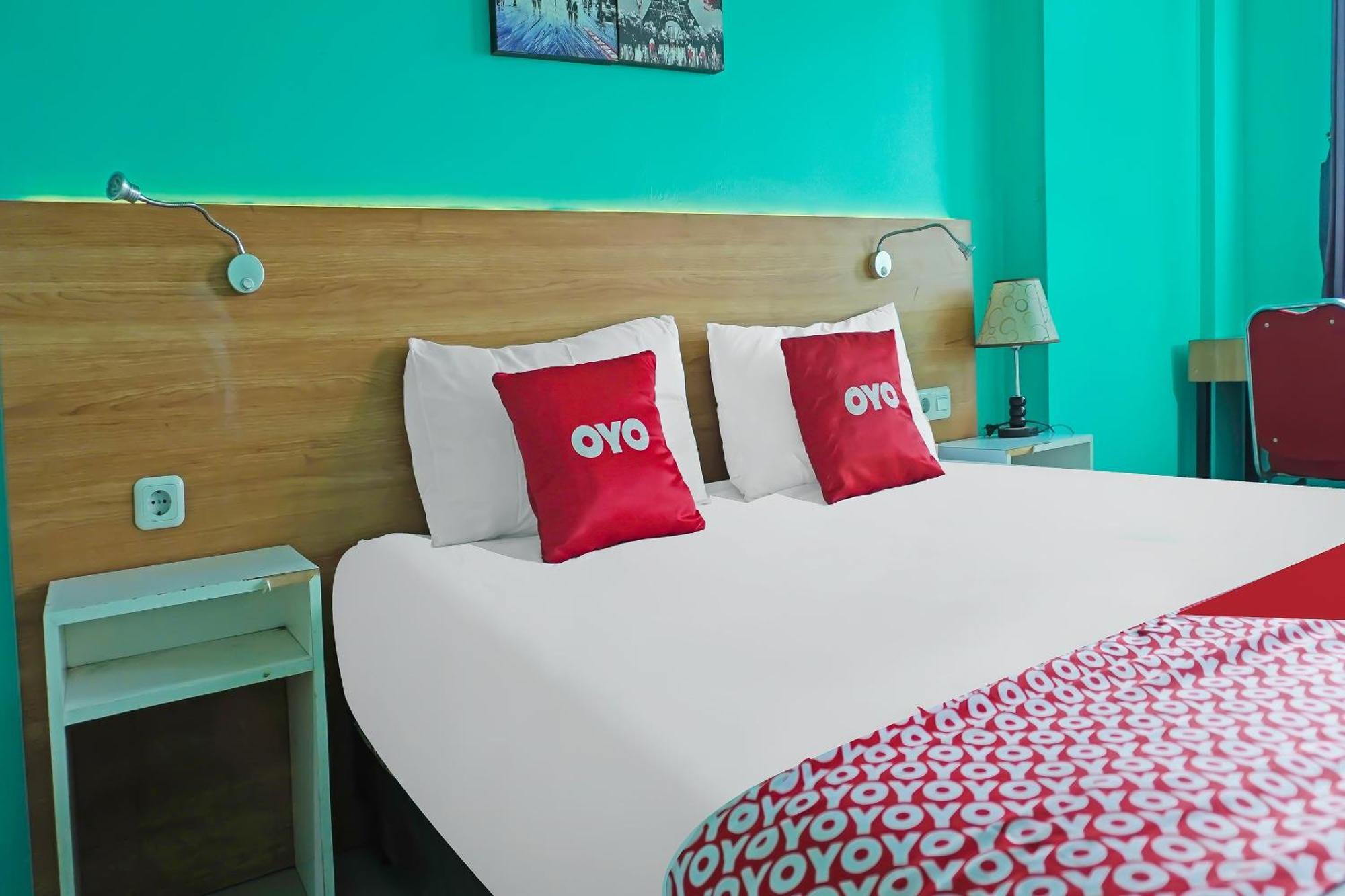 Oyo 90391 Gkitroom Караванг Екстериор снимка