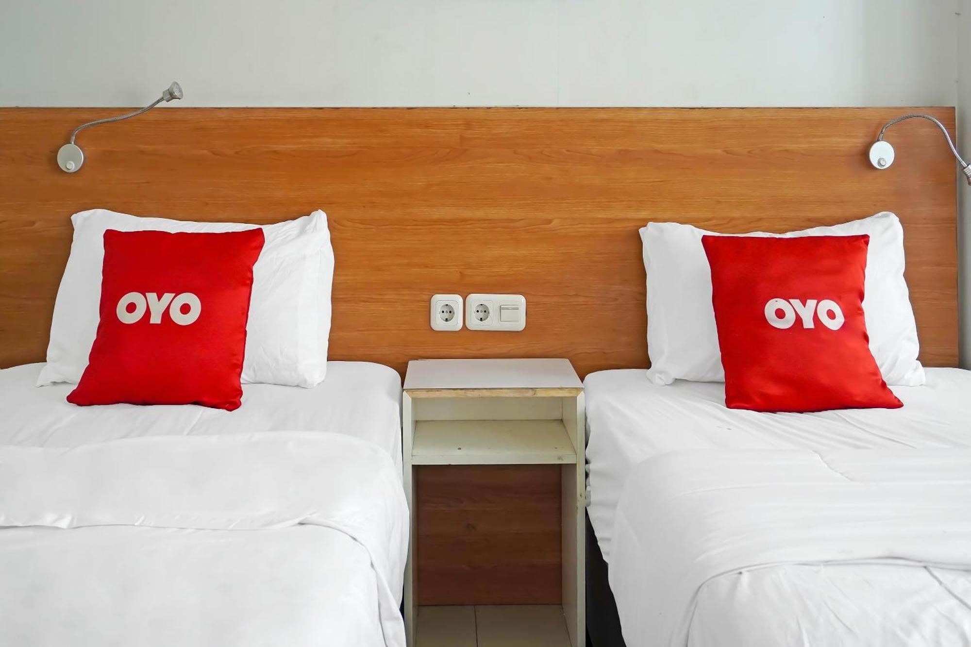 Oyo 90391 Gkitroom Караванг Екстериор снимка