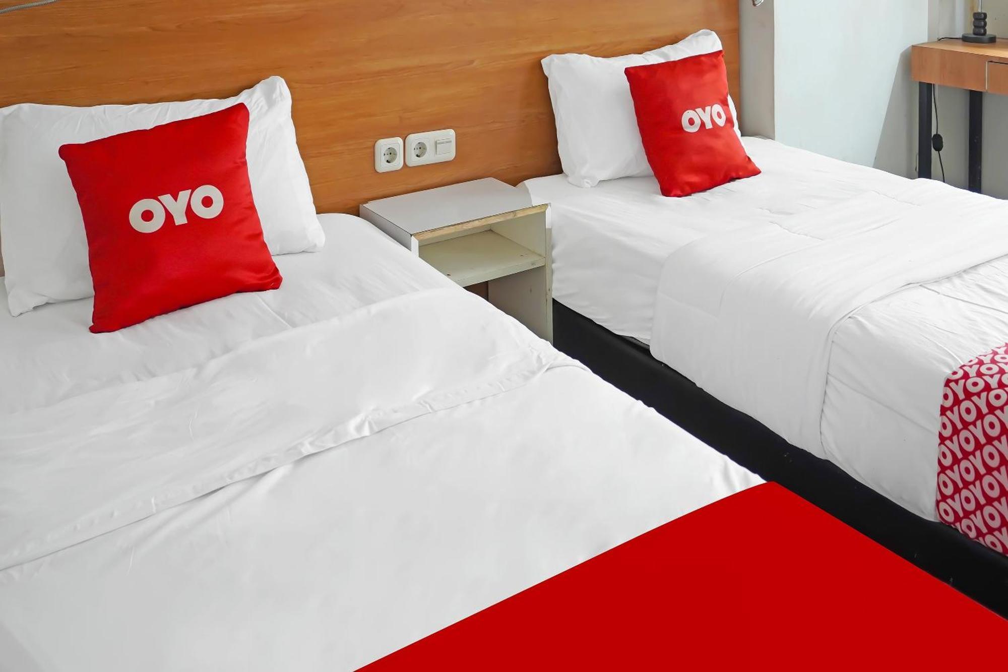 Oyo 90391 Gkitroom Караванг Екстериор снимка